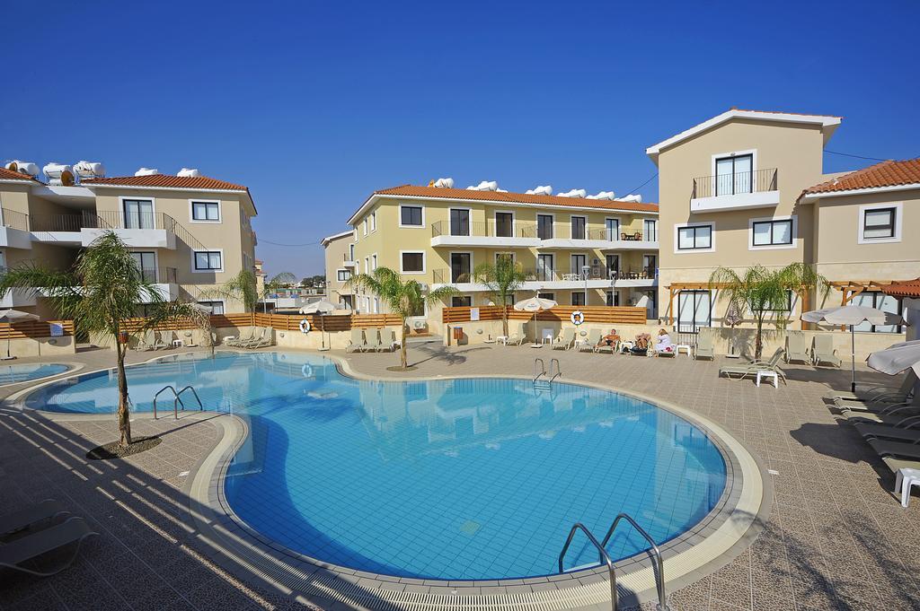 Kyklades Resort & Spa Paralimni Exterior photo